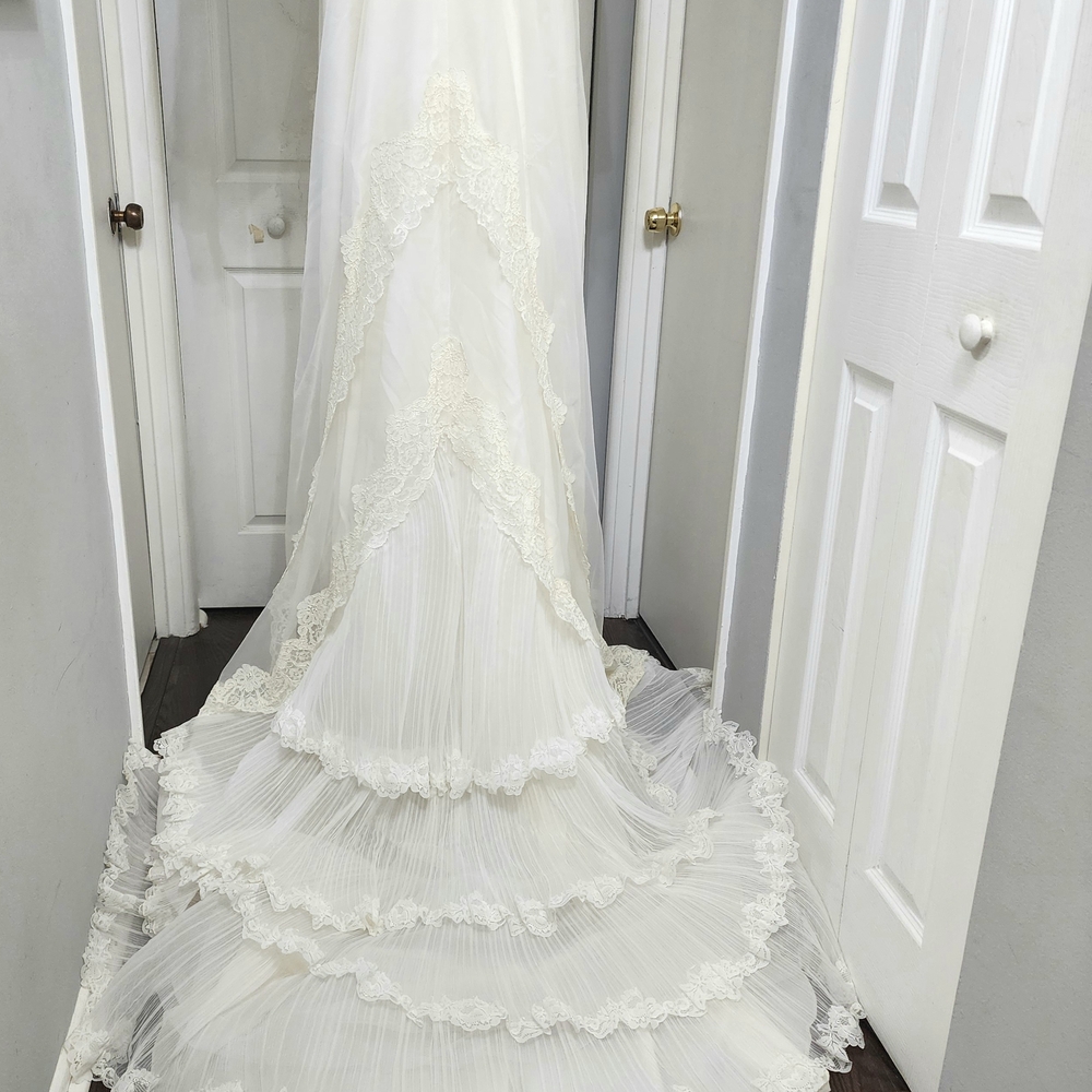 Vintage 80's White Lace Wedding Dress - Picture 6 of 16